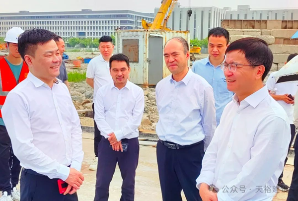 溫州市人大副主任王蛟虎一行蒞臨埃銳云產業基地視察指導
